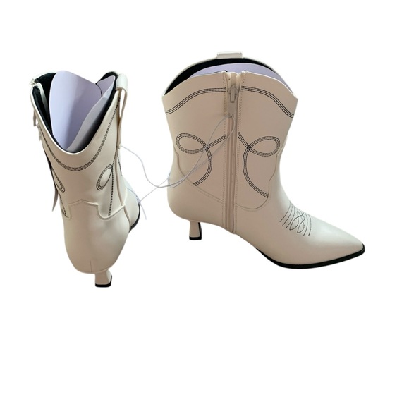 Jenson Western Ankle Boots with Memory Foam Insole Universal Thread
Color:cream - Picture 4 of 5